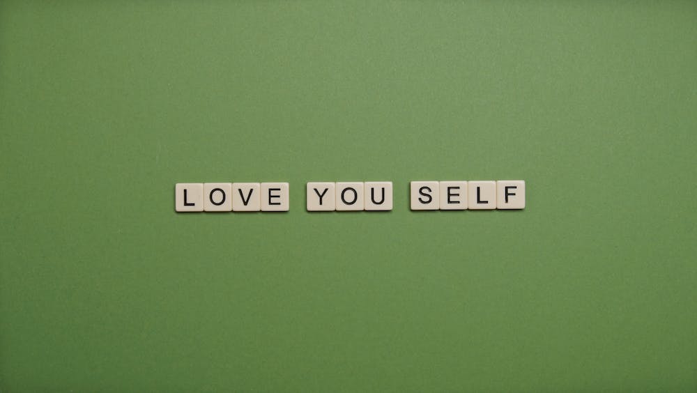 Поощрение любви к себе через творческое самовыражение